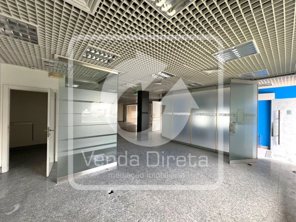 Loja para Venda em Póvoa de Santo Adrião e Olival Basto Foto 8