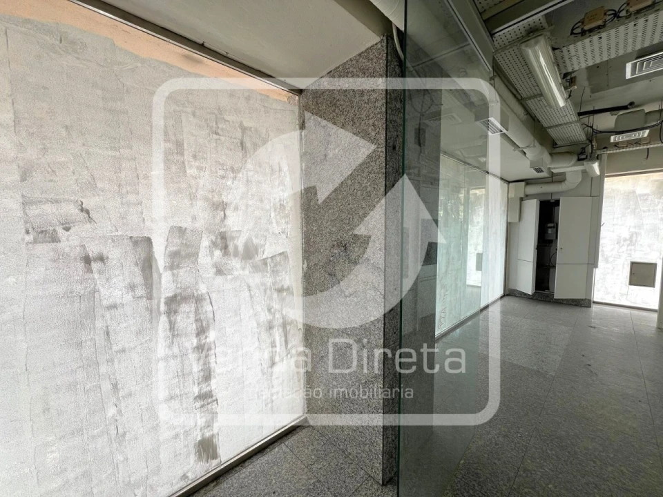Loja para Venda em Póvoa de Santo Adrião e Olival Basto Foto 9