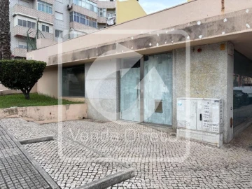 Loja para Venda em Póvoa de Santo Adrião e Olival Basto