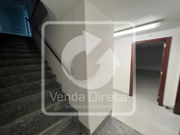 Loja para Venda em Póvoa de Santo Adrião e Olival Basto