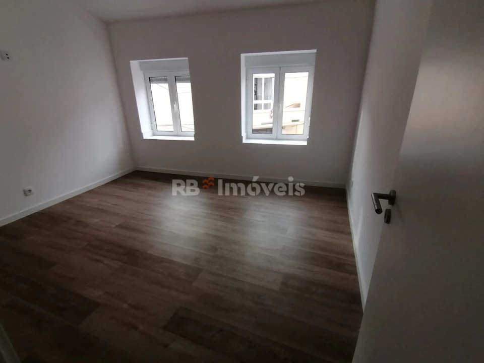 Apartamento T1 para Venda em Sé Nova, Santa Cruz, Almedina e São Bartolomeu Foto 4