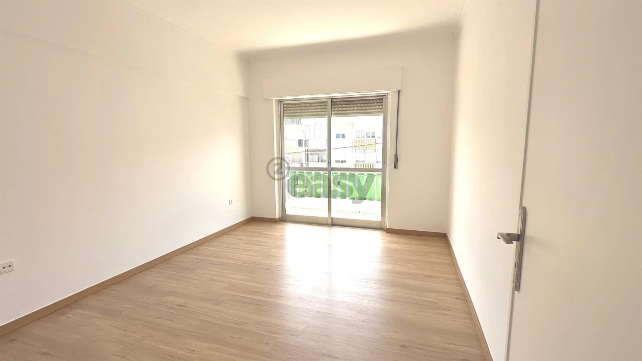 Apartamento T3 para Venda em Odivelas Foto 3