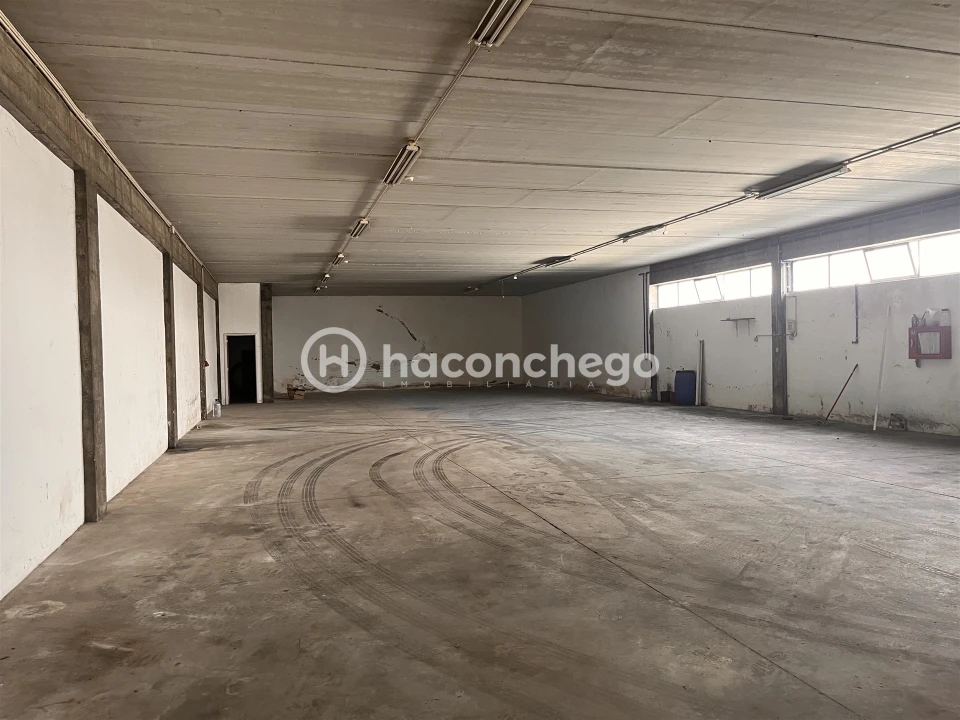 Armazém para Arrendamento em Manhente Foto 5