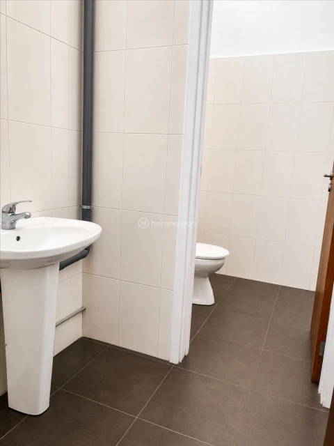 Armazém para Arrendamento em Manhente
