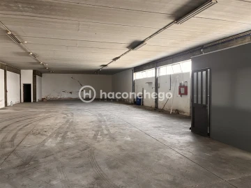 Armazém para Arrendamento em Manhente