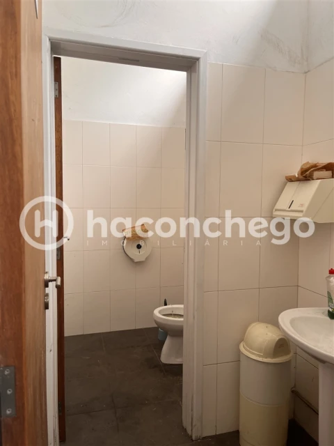 Armazém para Arrendamento em Manhente