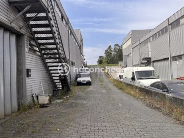 Armazém para Arrendamento em Manhente