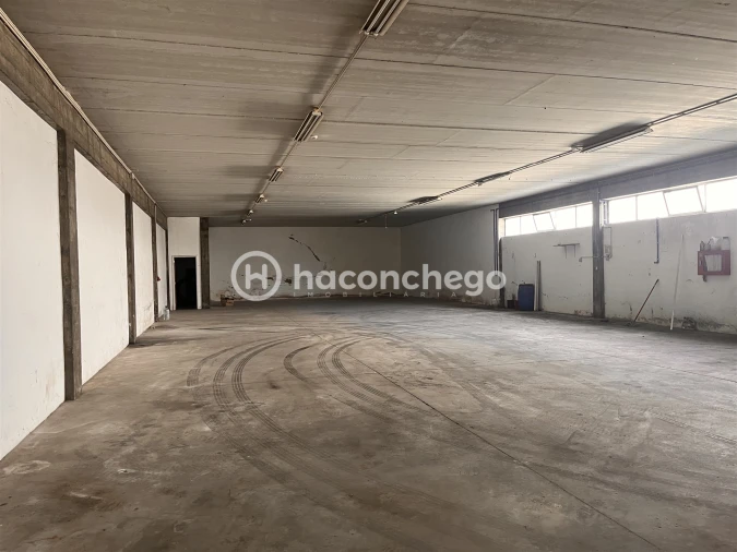 Armazém para Arrendamento em Manhente Foto 5