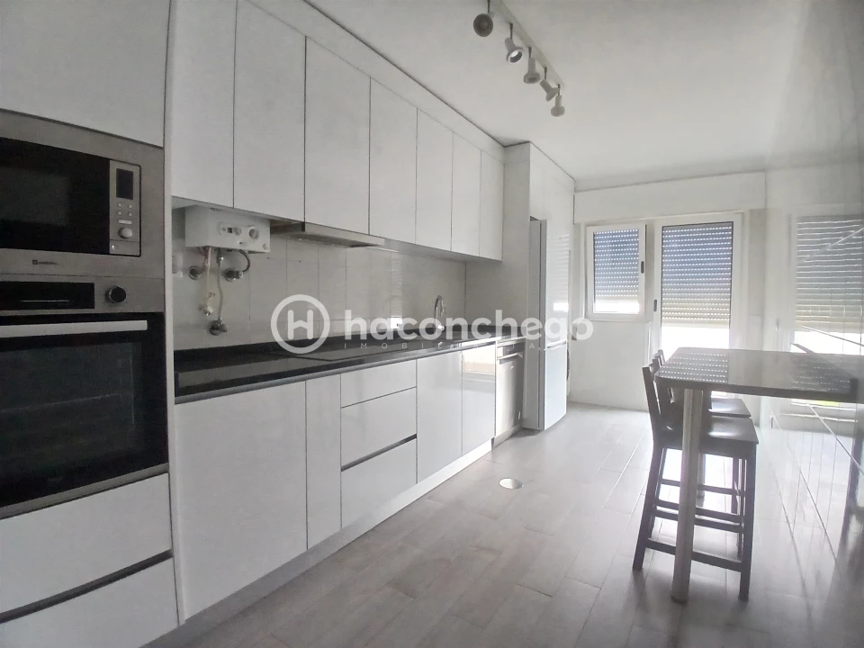 Apartamento T3 para Arrendamento em Arcozelo Foto 1