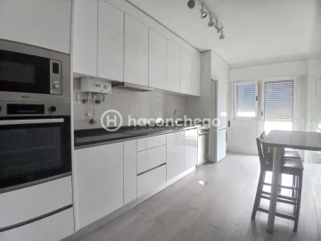 Apartamento T3 para Arrendamento em Arcozelo
