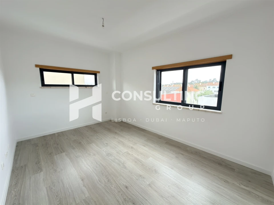 Moradia T5 para Venda em Laranjeiro e Feijó Foto 55