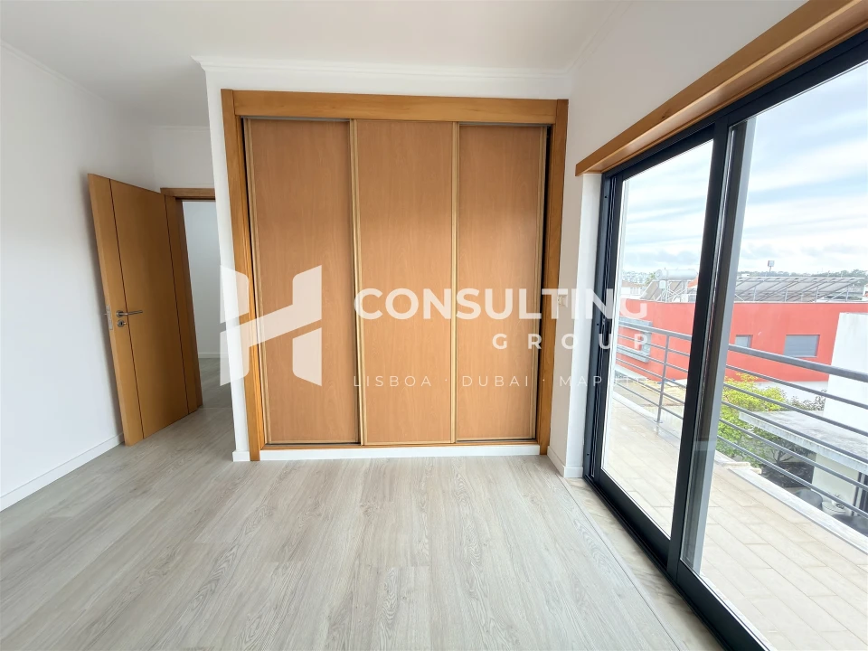 Moradia T5 para Venda em Laranjeiro e Feijó Foto 49