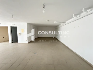 Moradia T5 para Venda em Laranjeiro e Feijó
