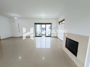 Moradia T5 para Venda em Laranjeiro e Feijó