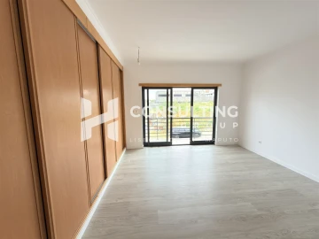 Moradia T5 para Venda em Laranjeiro e Feijó