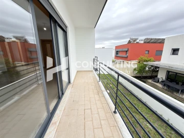 Moradia T5 para Venda em Laranjeiro e Feijó