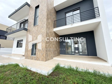Moradia T5 para Venda em Laranjeiro e Feijó
