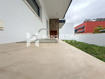 Moradia T5 para Venda em Laranjeiro e Feijó