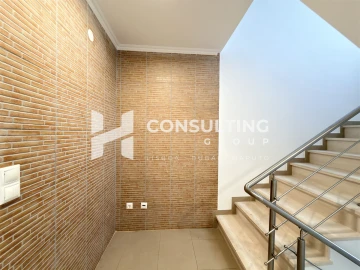Moradia T5 para Venda em Laranjeiro e Feijó