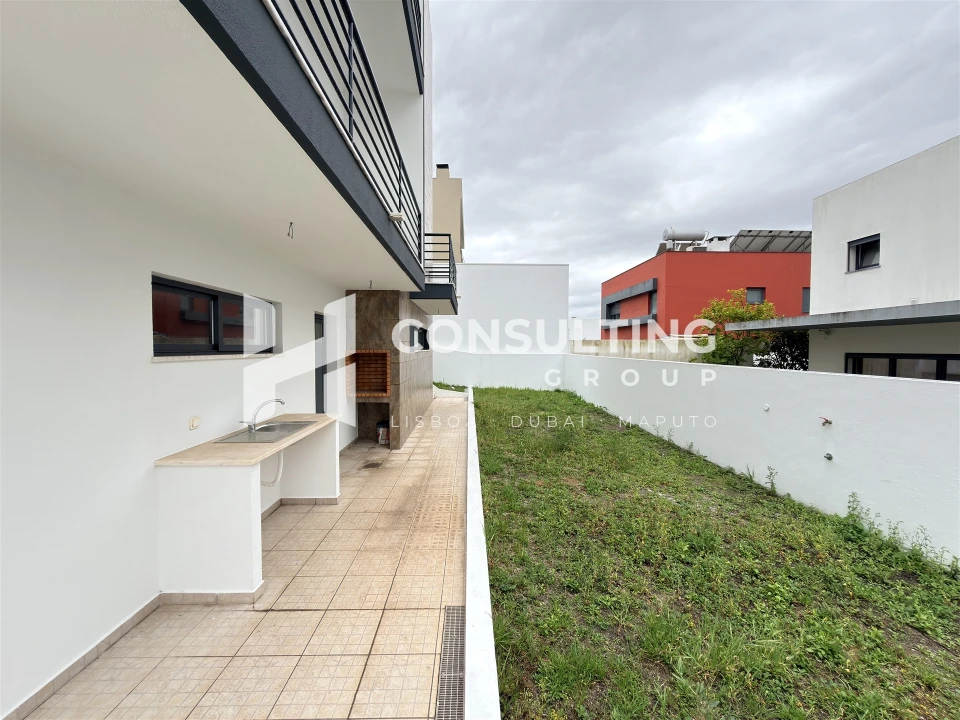 Moradia T5 para Venda em Laranjeiro e Feijó Foto 10