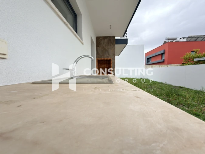 Moradia T5 para Venda em Laranjeiro e Feijó Foto 12