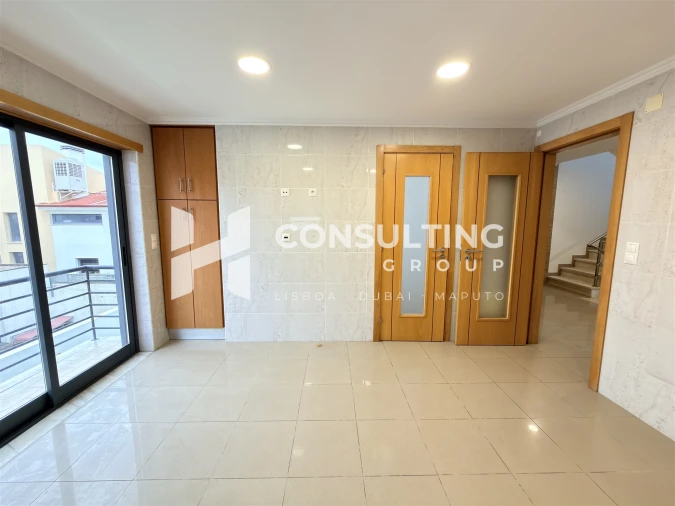 Moradia T5 para Venda em Laranjeiro e Feijó Foto 29
