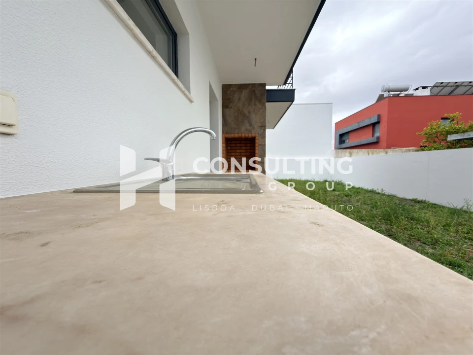 Moradia T5 para Venda em Laranjeiro e Feijó Foto 12