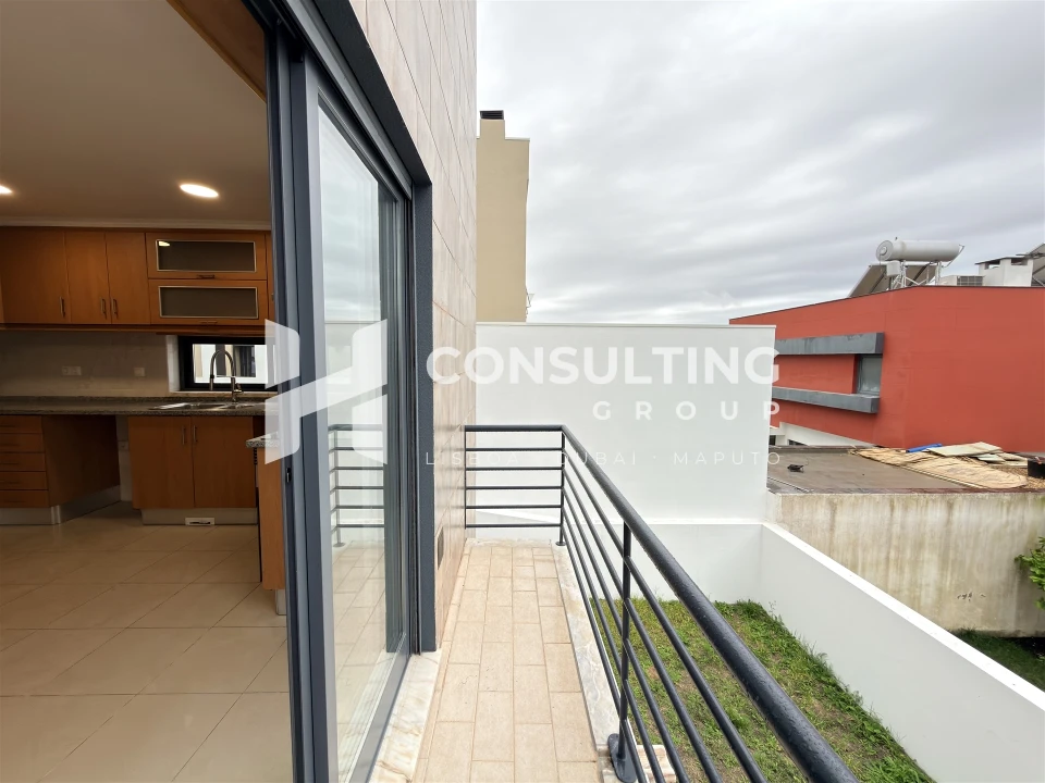 Moradia T5 para Venda em Laranjeiro e Feijó Foto 32
