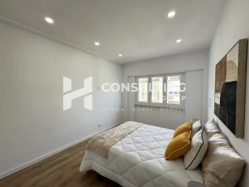 Apartamento T3 para Venda em Benfica