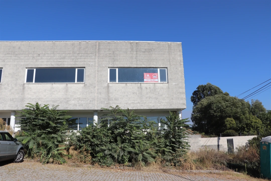 Armazém para Venda em Selho São Lourenço e Gominhães Foto 1