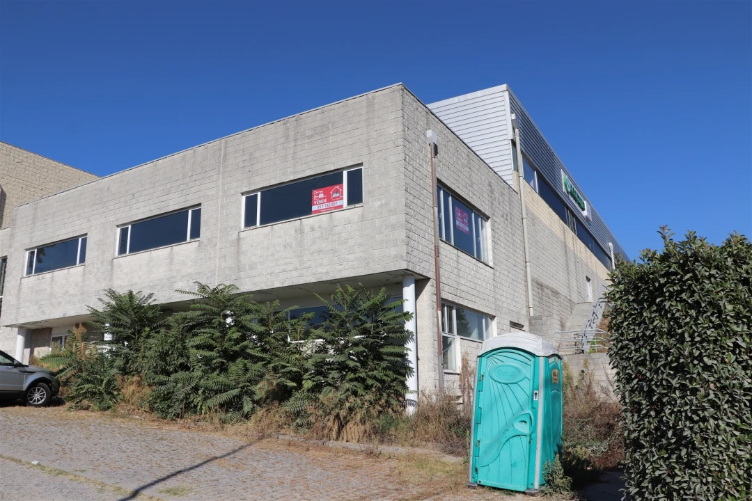 Armazém para Venda em Selho São Lourenço e Gominhães Foto 2