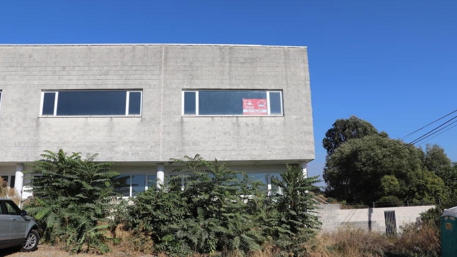 Armazém para Venda em Selho São Lourenço e Gominhães