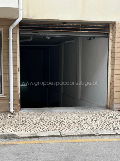 Garagem para Venda em Moncarapacho e Fuseta
