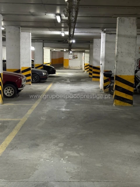 Garagem para Venda em Moncarapacho e Fuseta