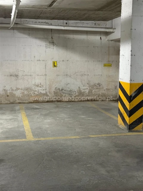 Garagem para Venda em Moncarapacho e Fuseta