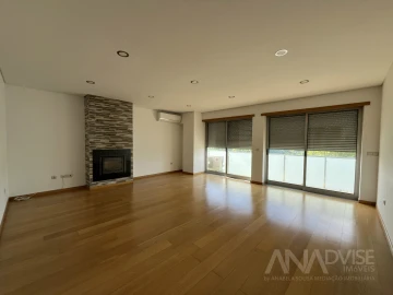 Apartamento T3 para Arrendamento em Viseu