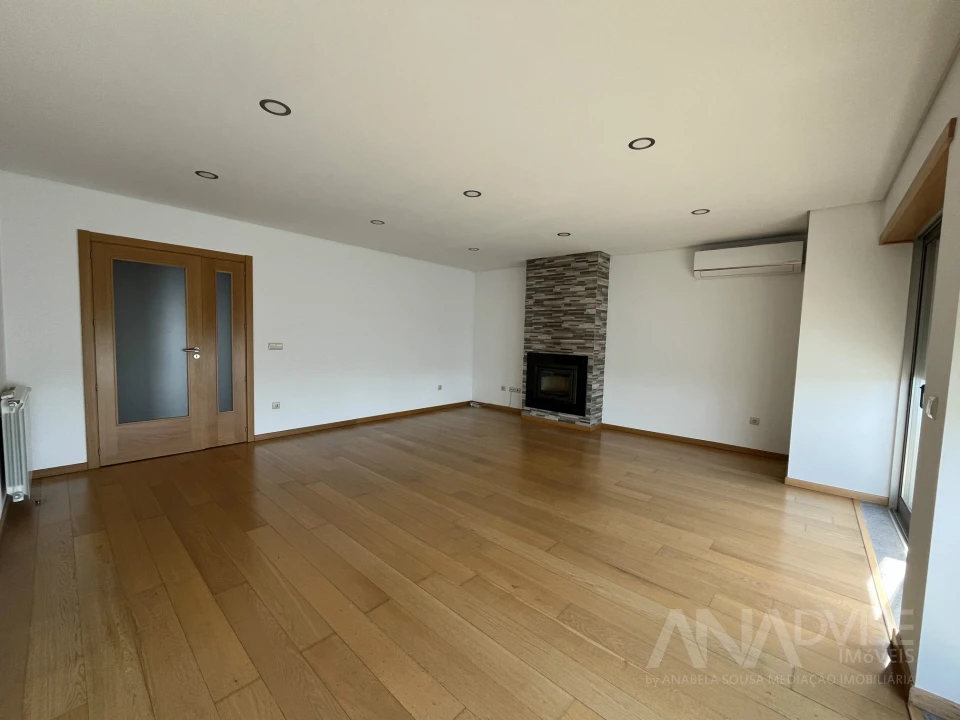 Apartamento T3 para Arrendamento em Viseu Foto 2