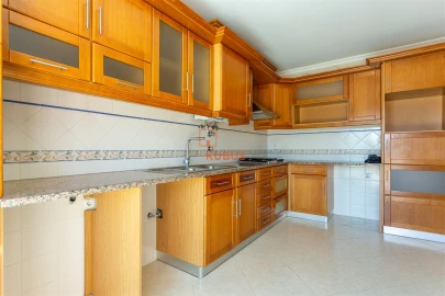 Apartamento T4 para Arrendamento em Nossa Sra de Fatima