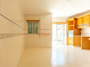 Apartamento T4 para Arrendamento em Nossa Sra de Fatima