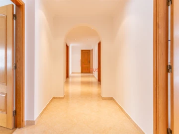 Apartamento T4 para Arrendamento em Nossa Sra de Fatima