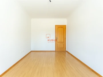 Apartamento T4 para Arrendamento em Nossa Sra de Fatima