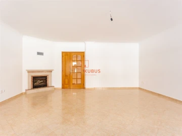 Apartamento T4 para Arrendamento em Nossa Sra de Fatima