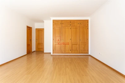 Apartamento T4 para Arrendamento em Nossa Sra de Fatima