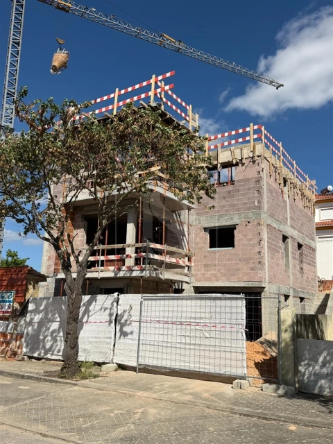Moradia T4 para Venda em Nossa Sra de Fatima
