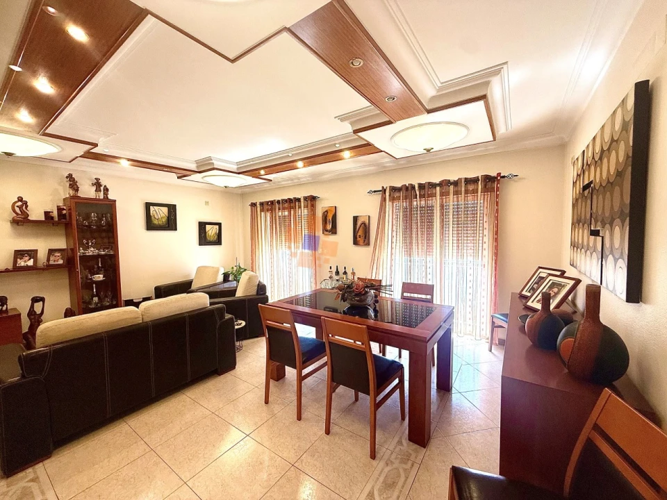 Apartamento T3 para Venda em Laranjeiro e Feijó Foto 2