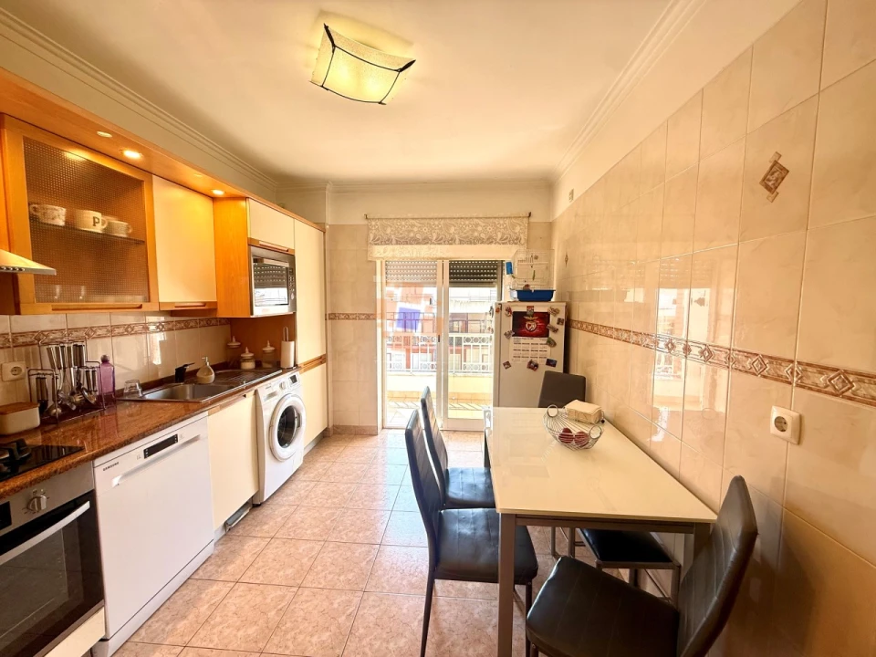 Apartamento T3 para Venda em Laranjeiro e Feijó Foto 9