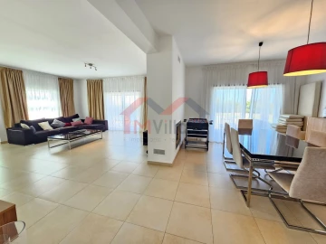 Moradia T4 para Venda em Loule (São Sebastião)