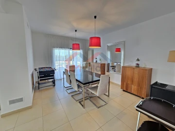 Moradia T4 para Venda em Loule (São Sebastião)
