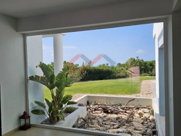 Moradia T4 para Venda em Loule (São Sebastião)
