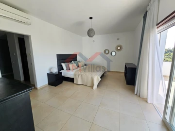 Moradia T4 para Venda em Loule (São Sebastião)